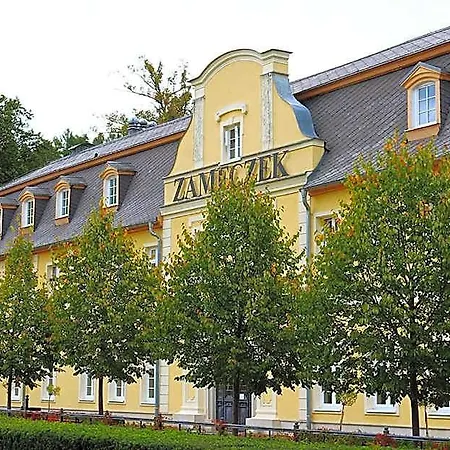 Zameczek 3*